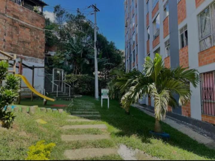Apartamento vistas lindas cerca centro Medellín Exterior foto