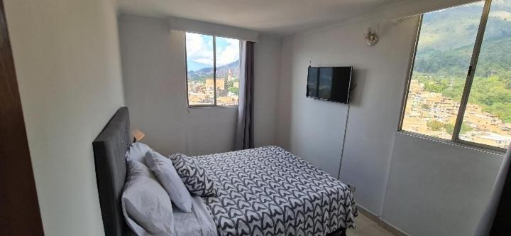 Apartamento vistas lindas cerca centro Medellín Exterior foto