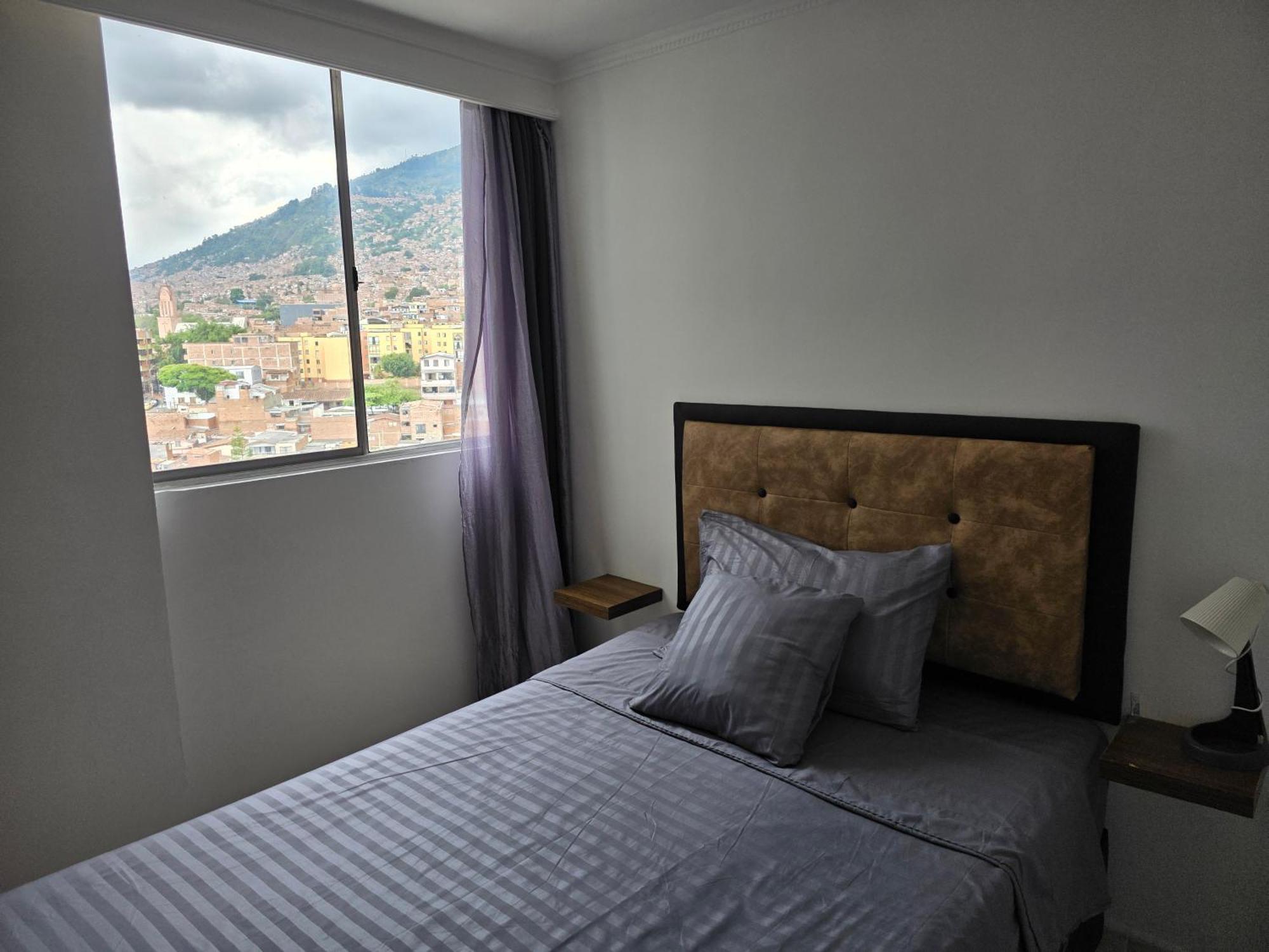 Apartamento vistas lindas cerca centro Medellín Exterior foto